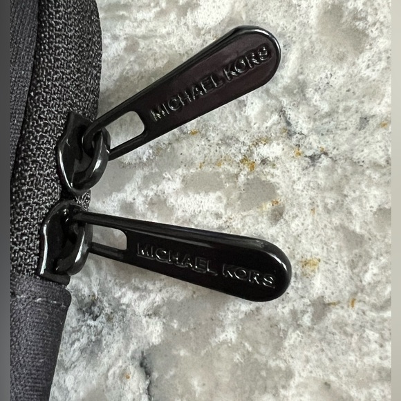 Michael Kors iPad case. - Picture 3 of 7